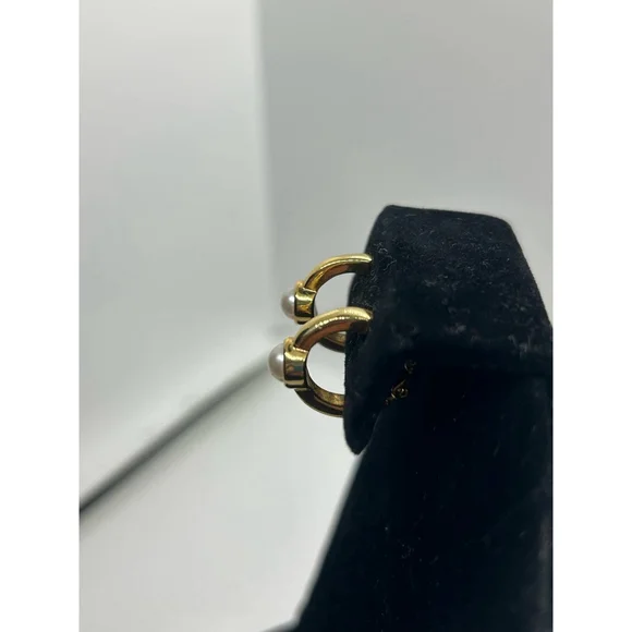 Vintage Napier dainty Gold Tone Pearl Huggie Hoop Screw Back Earrings Signed mcm - Picture 8 of 12